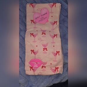Betsey Johnson Pink Martini Towels (2)